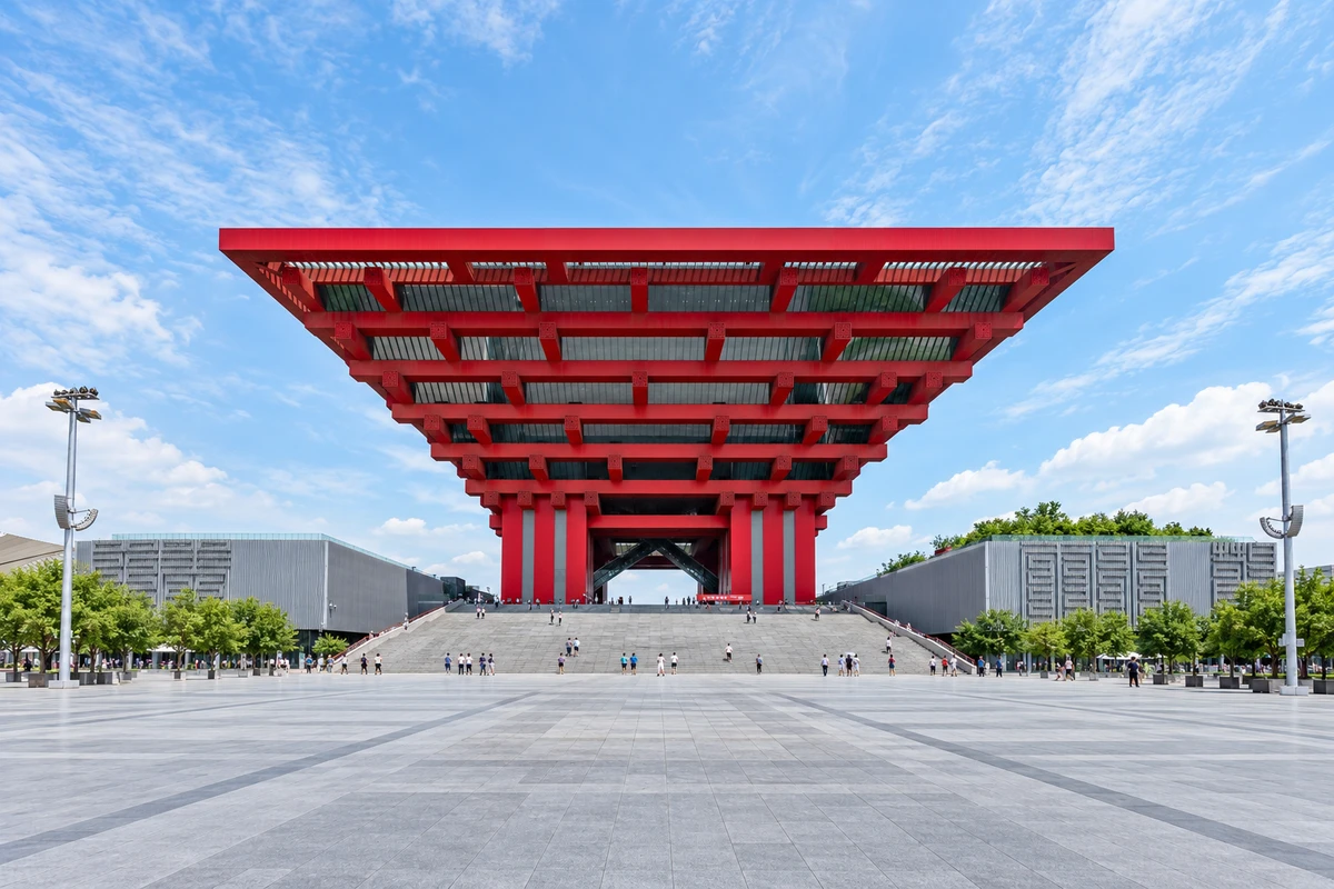 上海美术馆(中华艺术宫)原世博中国馆现址正面建筑全景AI演绎