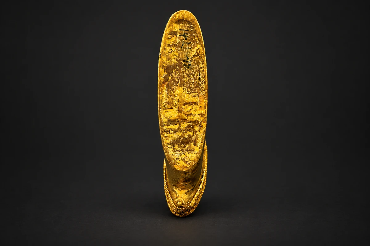 麟趾金：海昏侯刘贺墓出土器物，按独立实物参考生成的策展影像