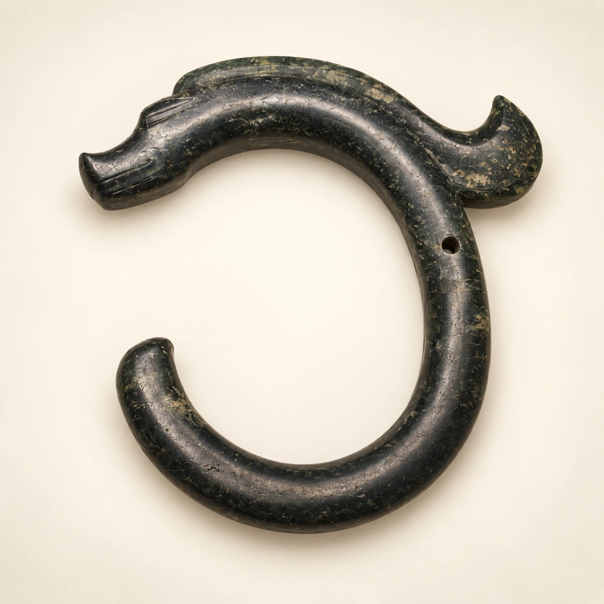 中国国家博物馆藏红山文化玉龙（GPT Image AI策展编辑影像）