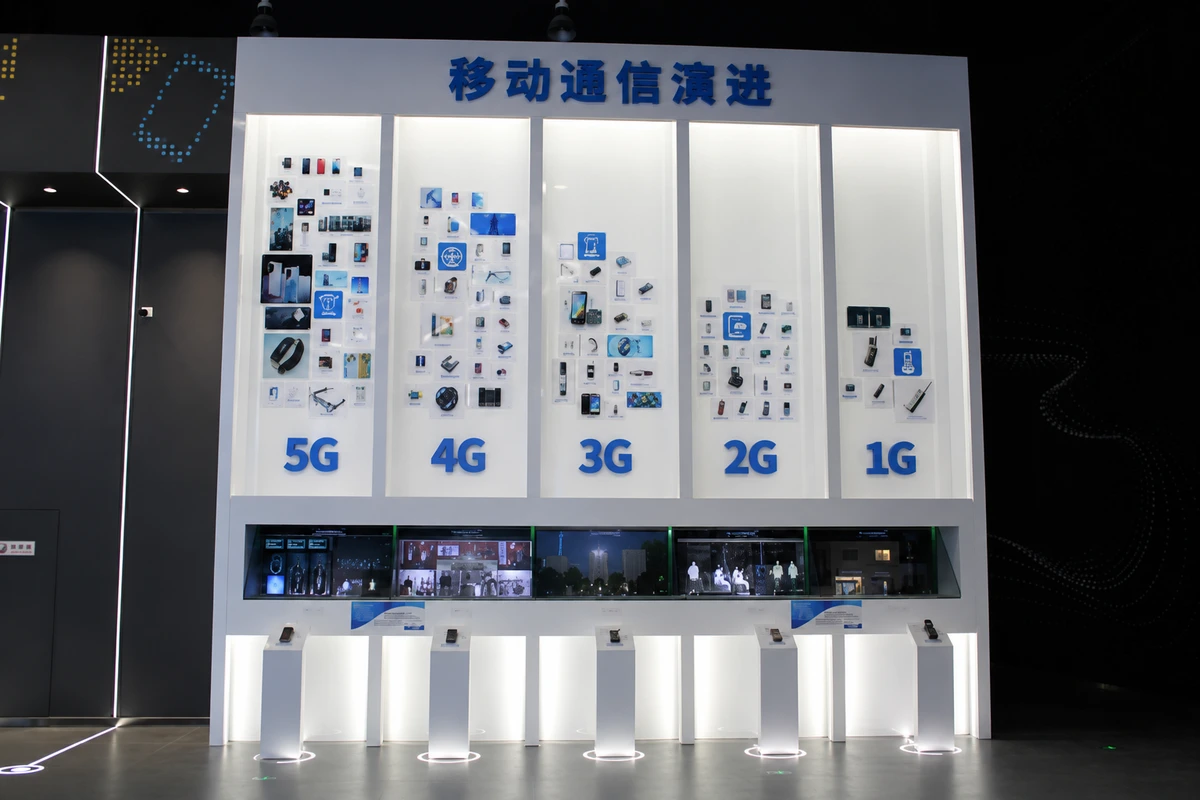 AI视觉演绎：中国科学技术馆互联5G时代，依据实际展项图版呈现。