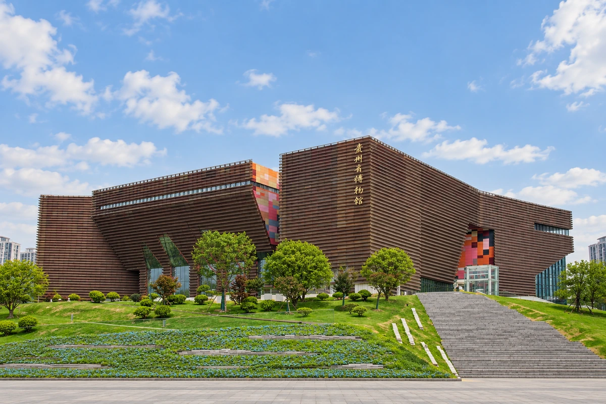 贵州省博物馆:观山湖馆舍的层叠外墙正面全景,策展生成影像